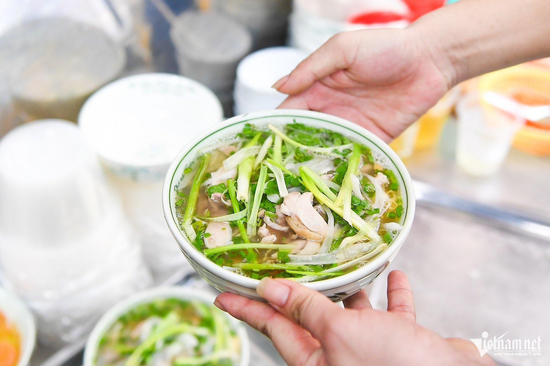 Ẩm thực Hà Nội 'làm mưa làm gió' trên các bảng xếp hạng W-bun thang 6.jpg