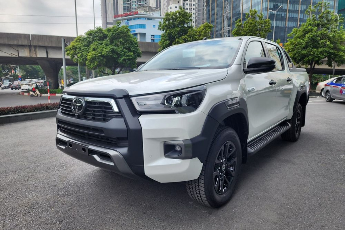 Phân khúc xe bán tải tháng 11: Toyota Hilux vượt qua Mitsubishi Triton