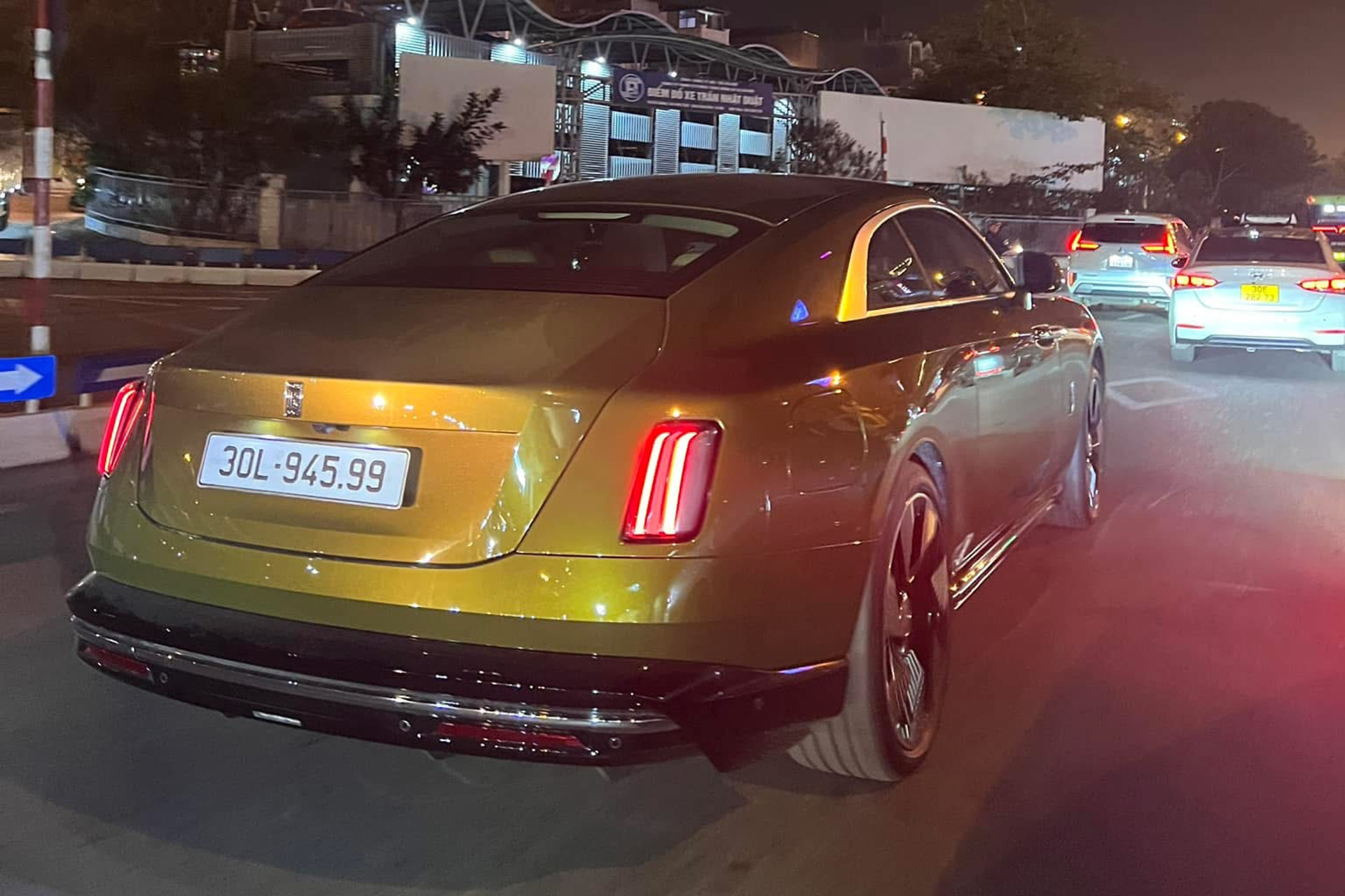 Sau Minh Nhựa, thêm đại gia Hà Nội chi 20 tỷ xe siêu sang Rolls-Royce chạy điện