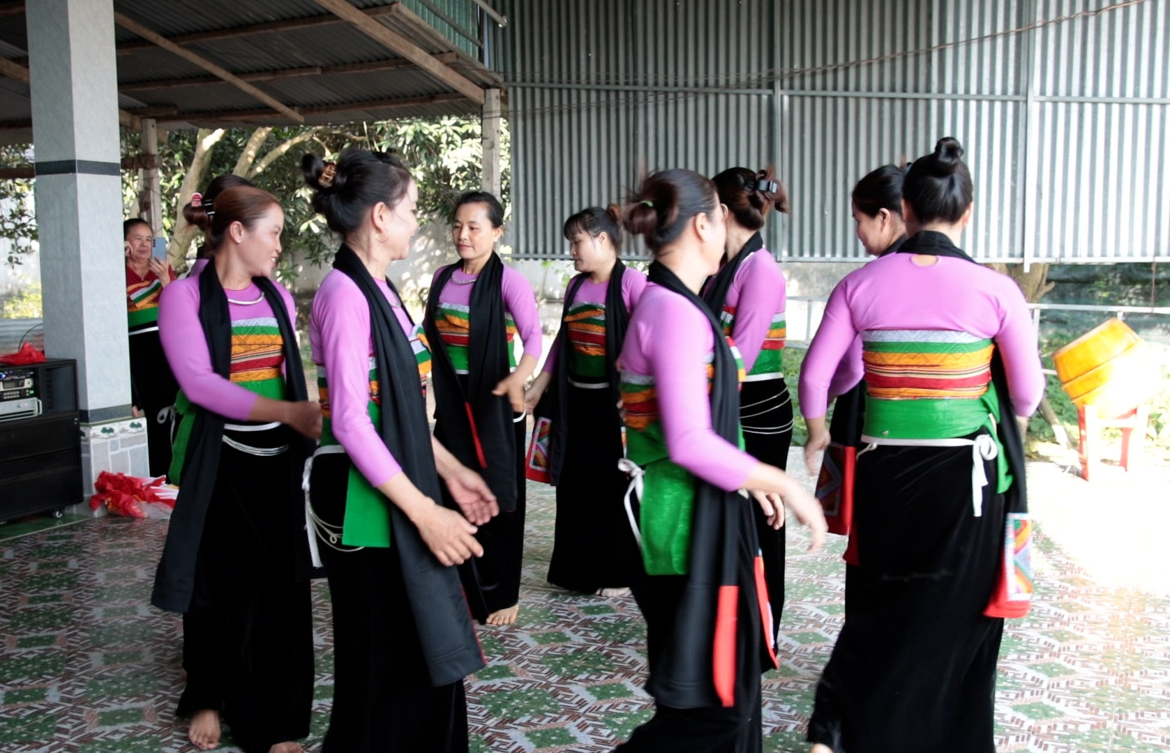 Tây Ninh: Bảo tồn và phát huy tiềm năng du lịch của điệu múa xòe dân tộc Thái