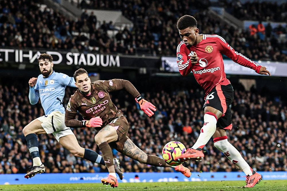 Kết quả bóng đá hôm nay 16/12: MU đẩy Man City chìm sâu vào khủng hoảng