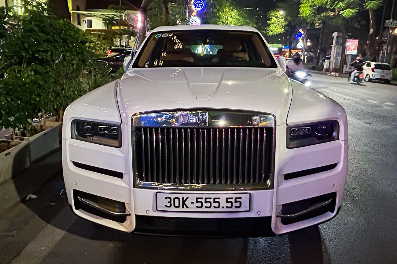 Đại gia ngành thép đi xe siêu sang Rolls-Royce 40 tỷ gắn biển số giá 14,5 tỷ