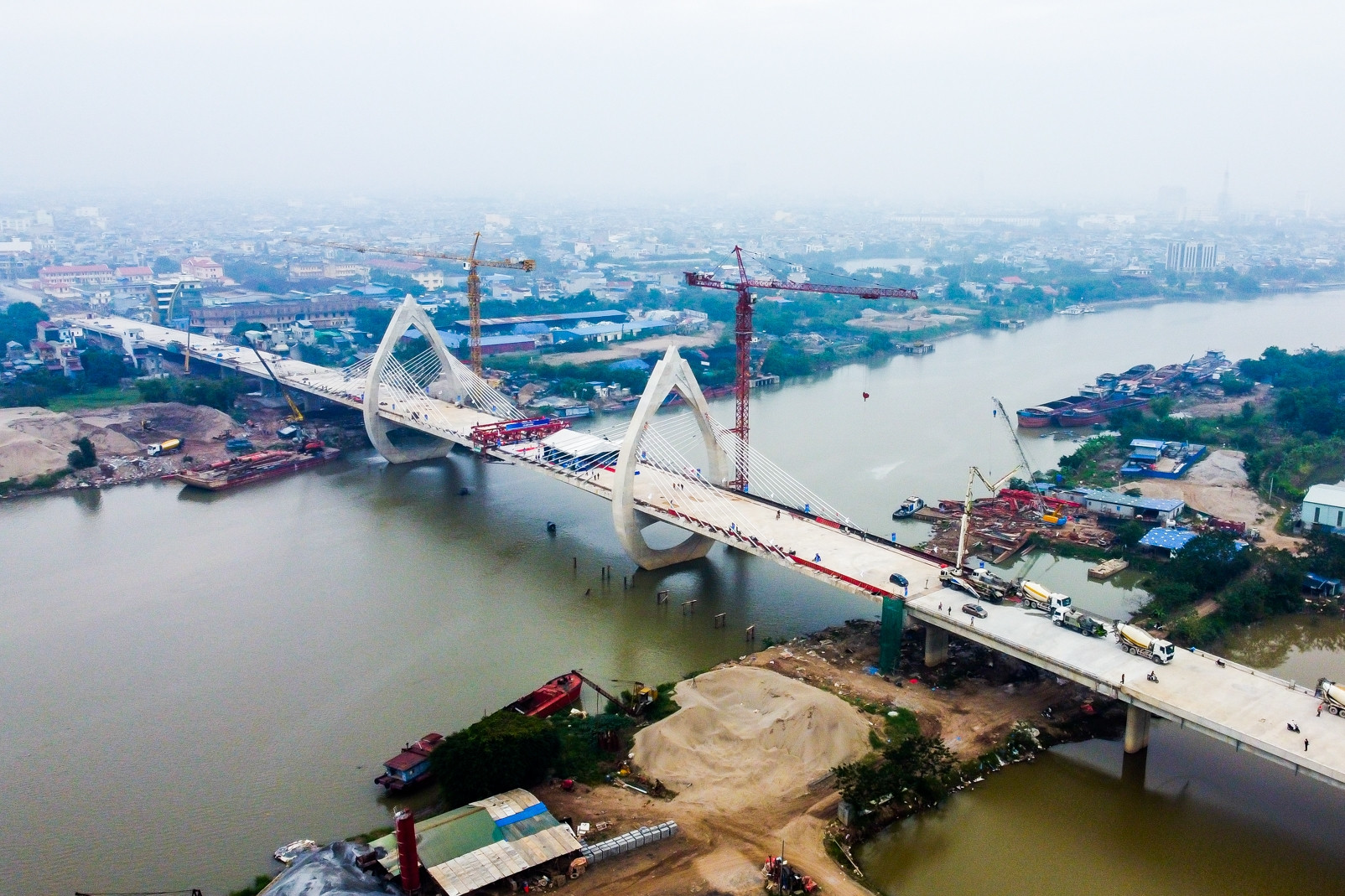Hợp long cầu dây văng 1.200 tỷ đồng đầu tiên ở Nam Định