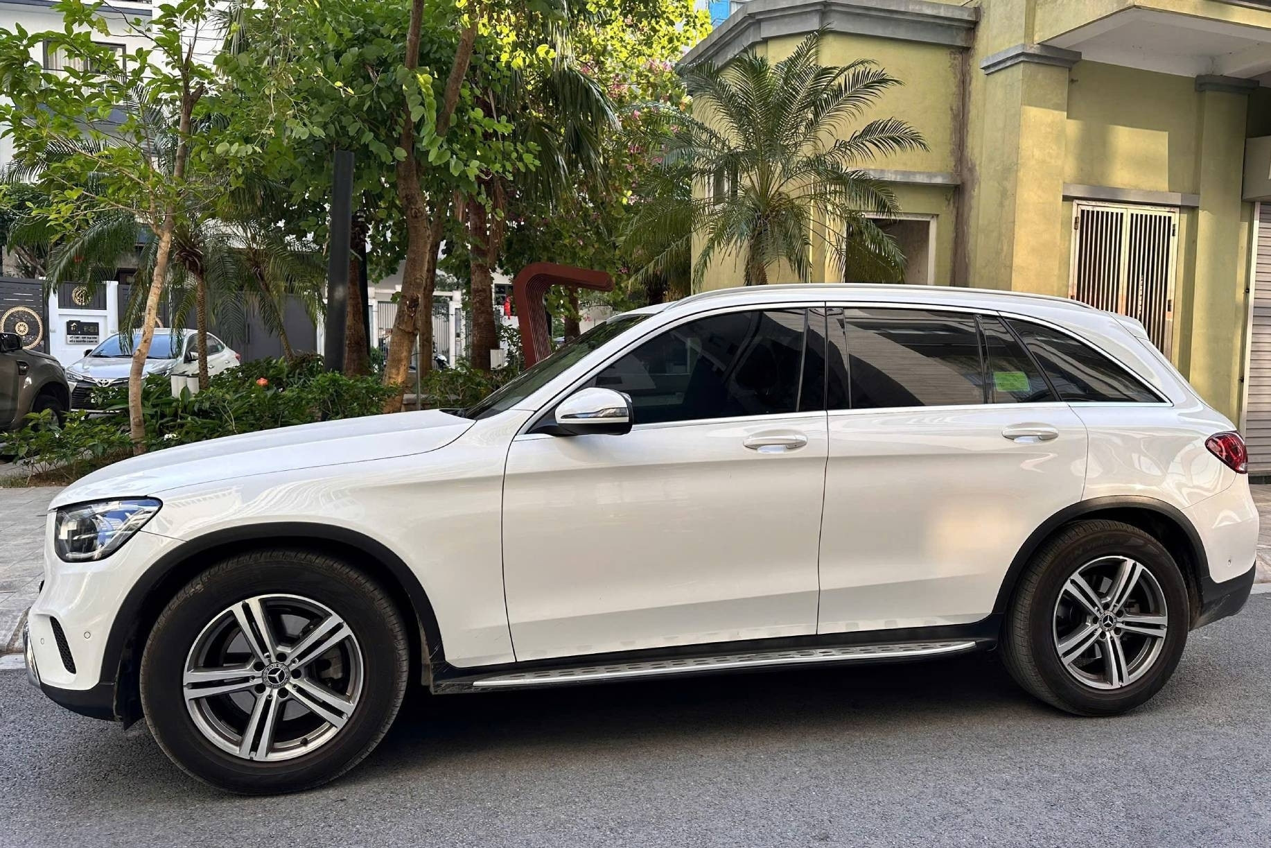 Khe hở từ vụ mua Mercedes-Benz GLC giá 1,3 tỷ bị tua 50.000km