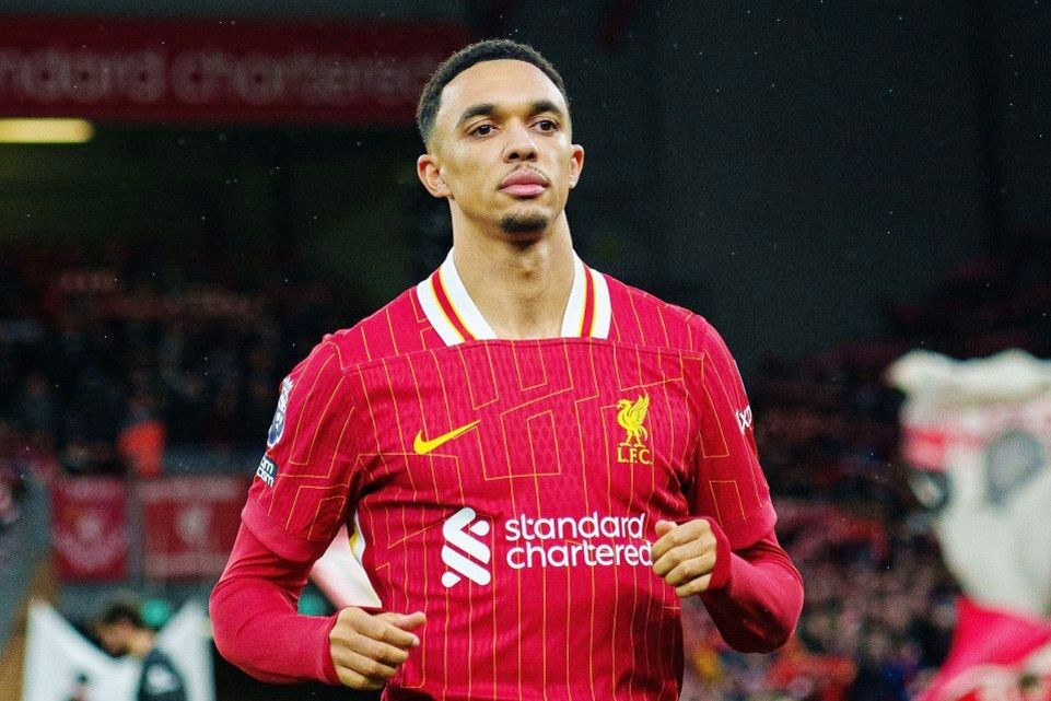 Alexander-Arnold chê đề nghị tăng lương mới nhất của Liverpool