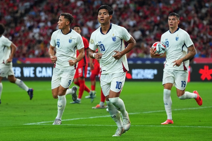 Ngược dòng hạ Singapore, Thái Lan đoạt vé sớm bán kết ASEAN Cup