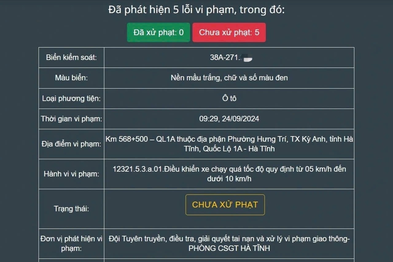 Xe sang Mercedes-Benz dừng giữa đường ngược chiều: Đang 'treo' 5 lỗi phạt nguội