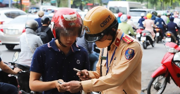 Từ 1/1/2025, trừ điểm giấy phép lái xe khi vi phạm giao thông
