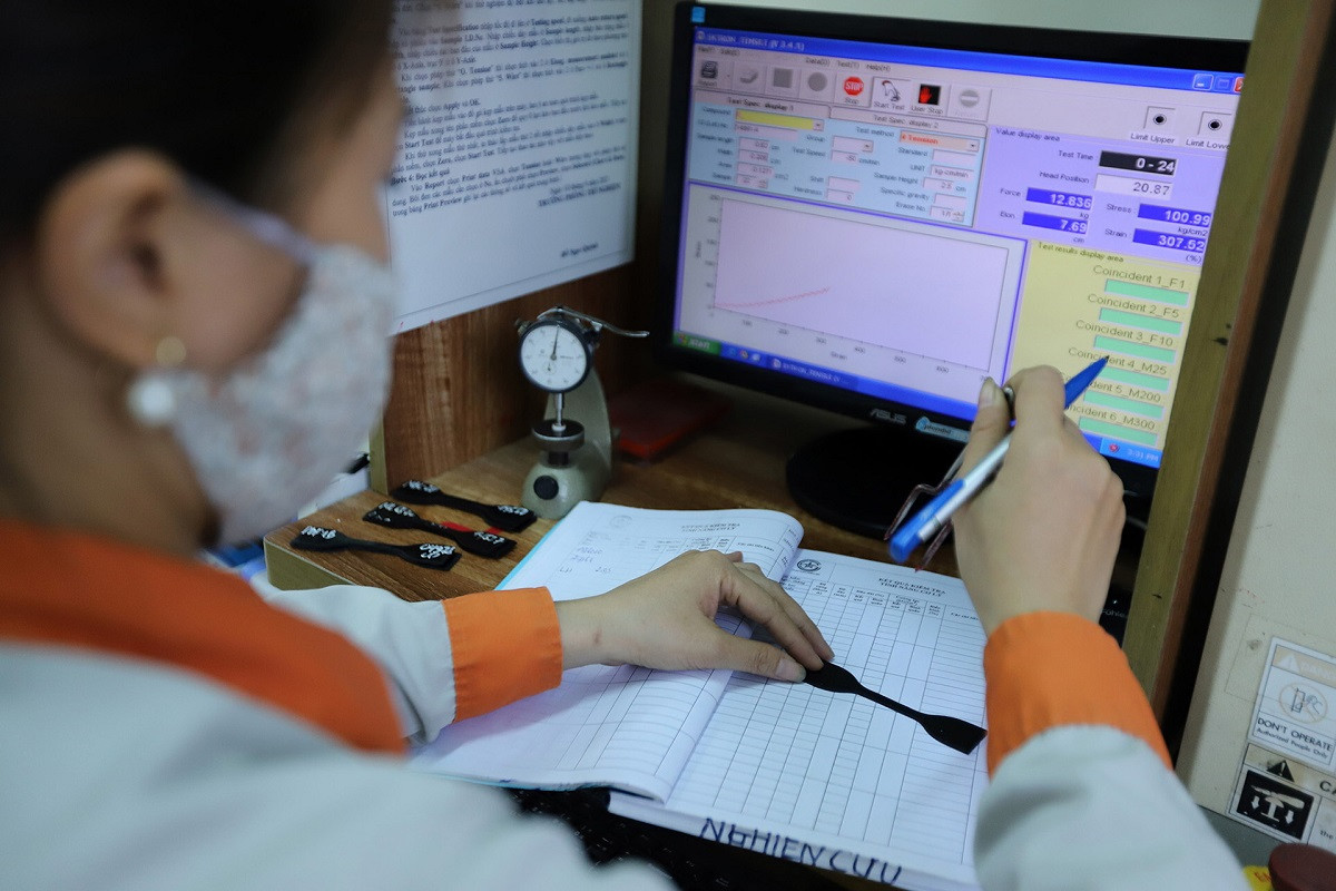 Hop dong dien tu.jpg