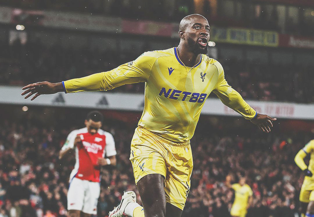 Gabriel Jesus lập hat-trick, Arsenal ngược dòng ngoạn mục Arsenal