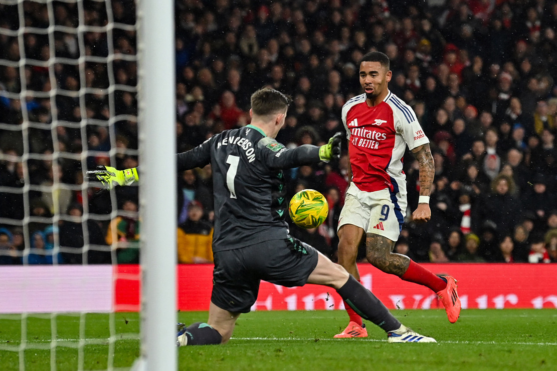 Gabriel Jesus lập hat-trick, Arsenal ngược dòng ngoạn mục Arsenal