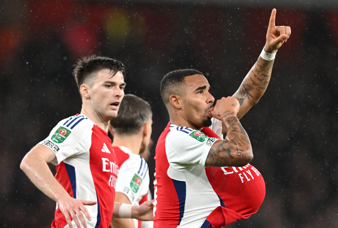 Gabriel Jesus lập hat-trick, Arsenal ngược dòng ngoạn mục Arsenal