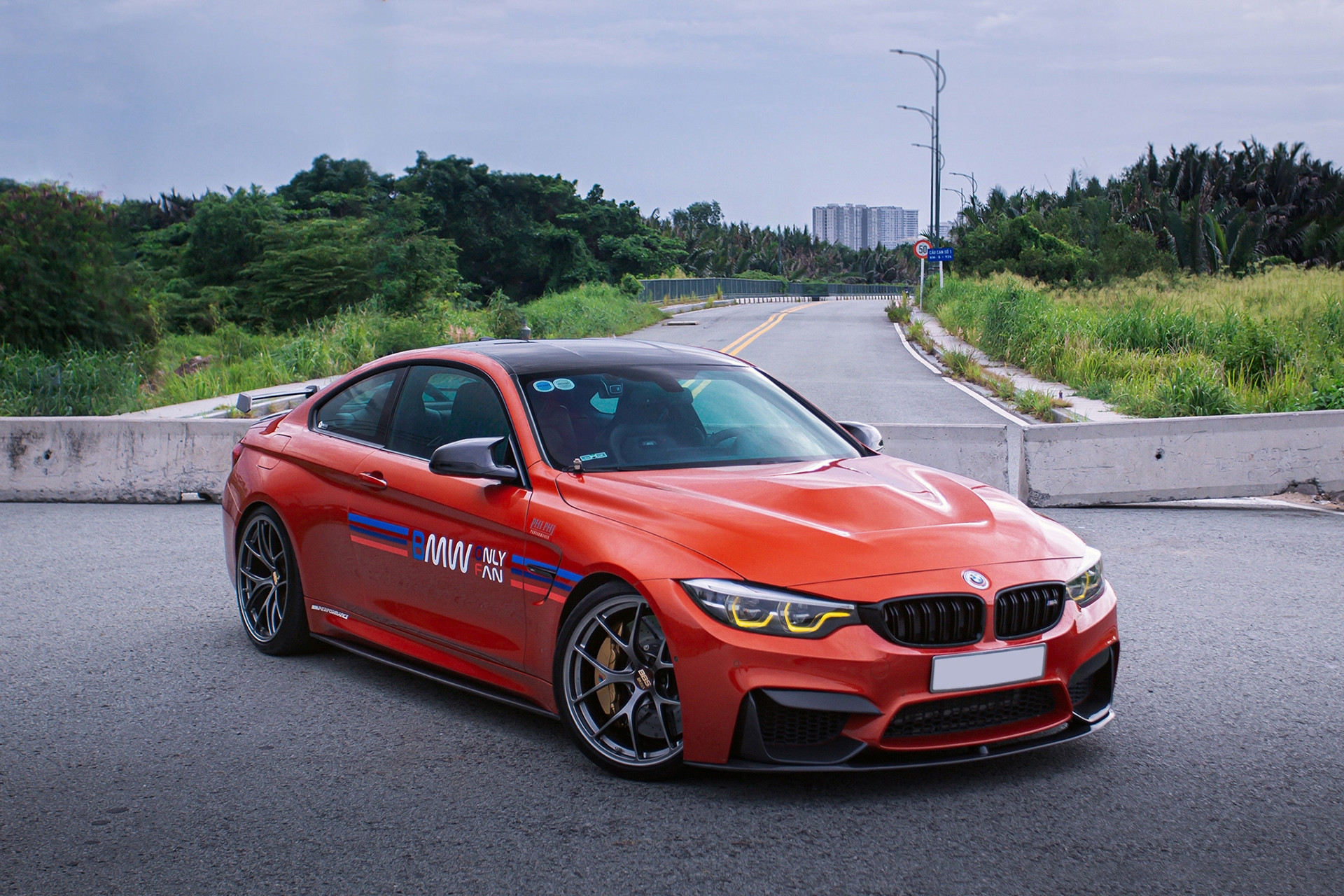 Dân chơi Sài Gòn chi 2 tỷ độ xe BMW M4 siêu hiếm, mâm và phanh đắt ngang xe cỡ B