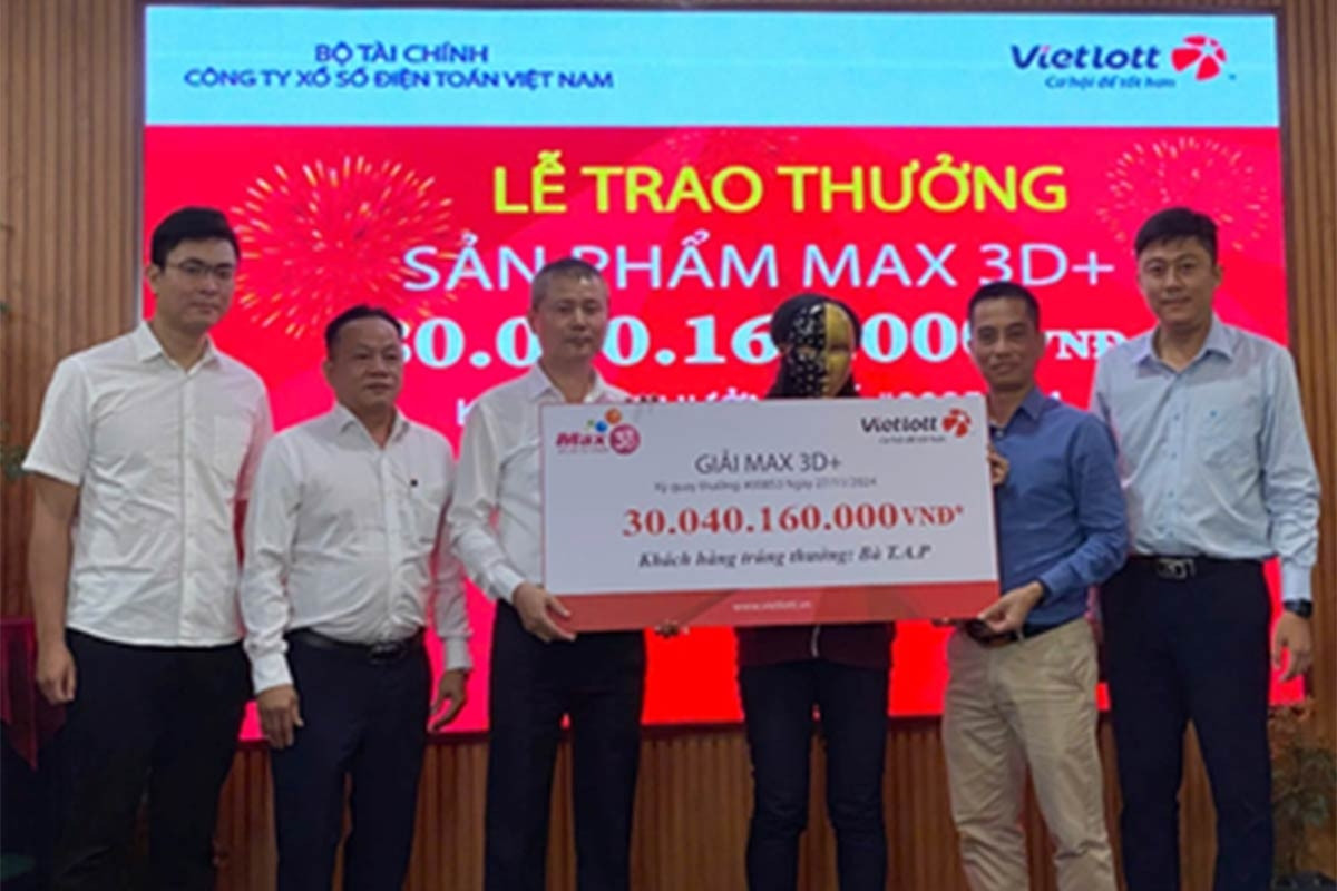 Một phụ nữ trúng 30 giải đặc biệt hơn 30 tỷ đồng của Vietlott