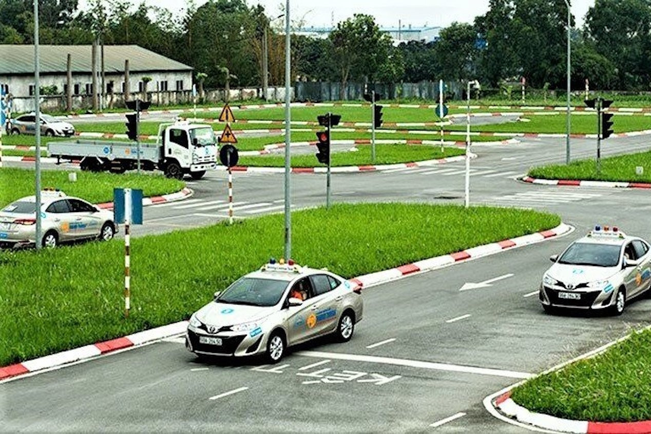 Quy định nâng hạng bằng lái lên D, E gây khó cho người chưa tốt nghiệp THCS?