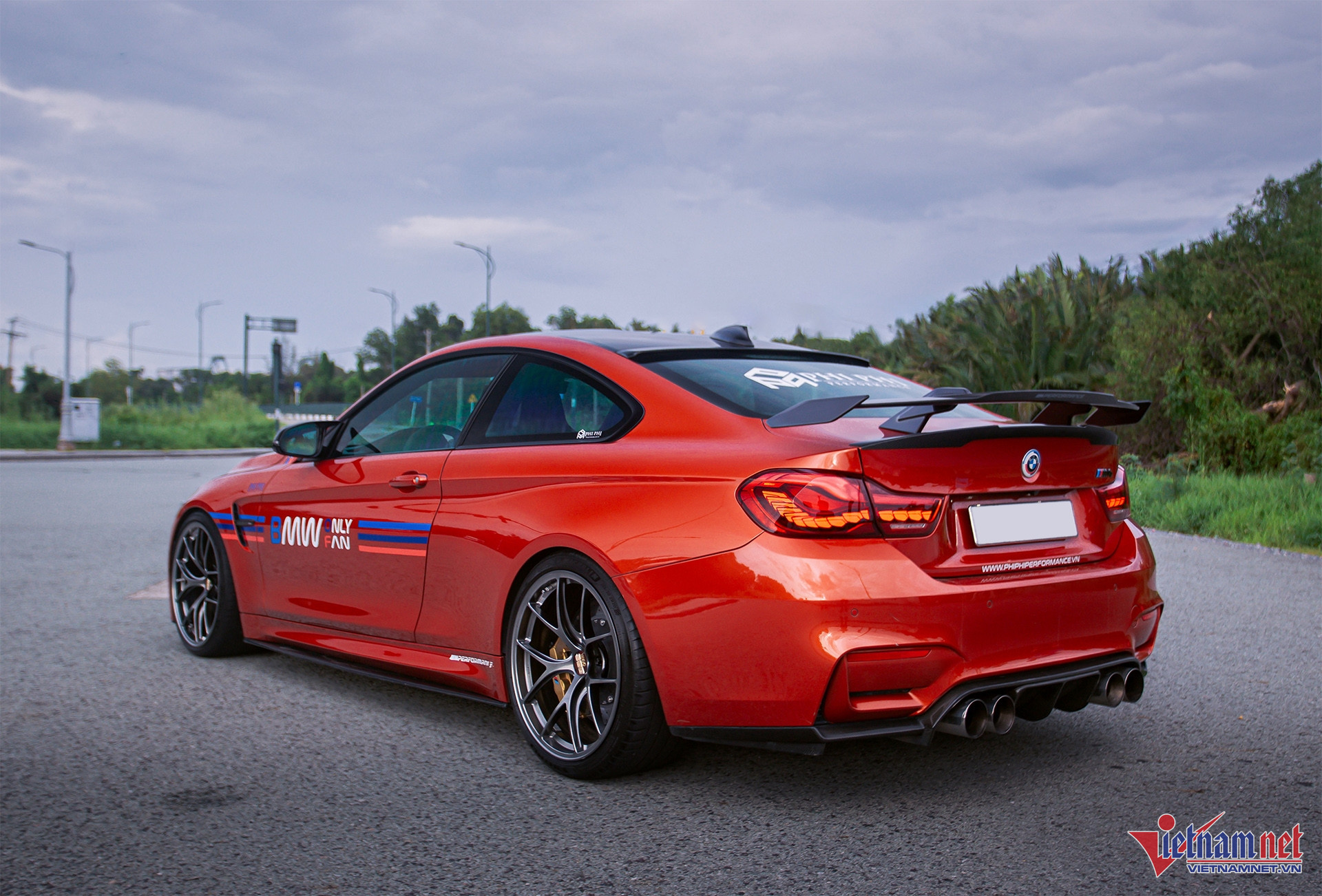 W-bmw m4 2.jpg