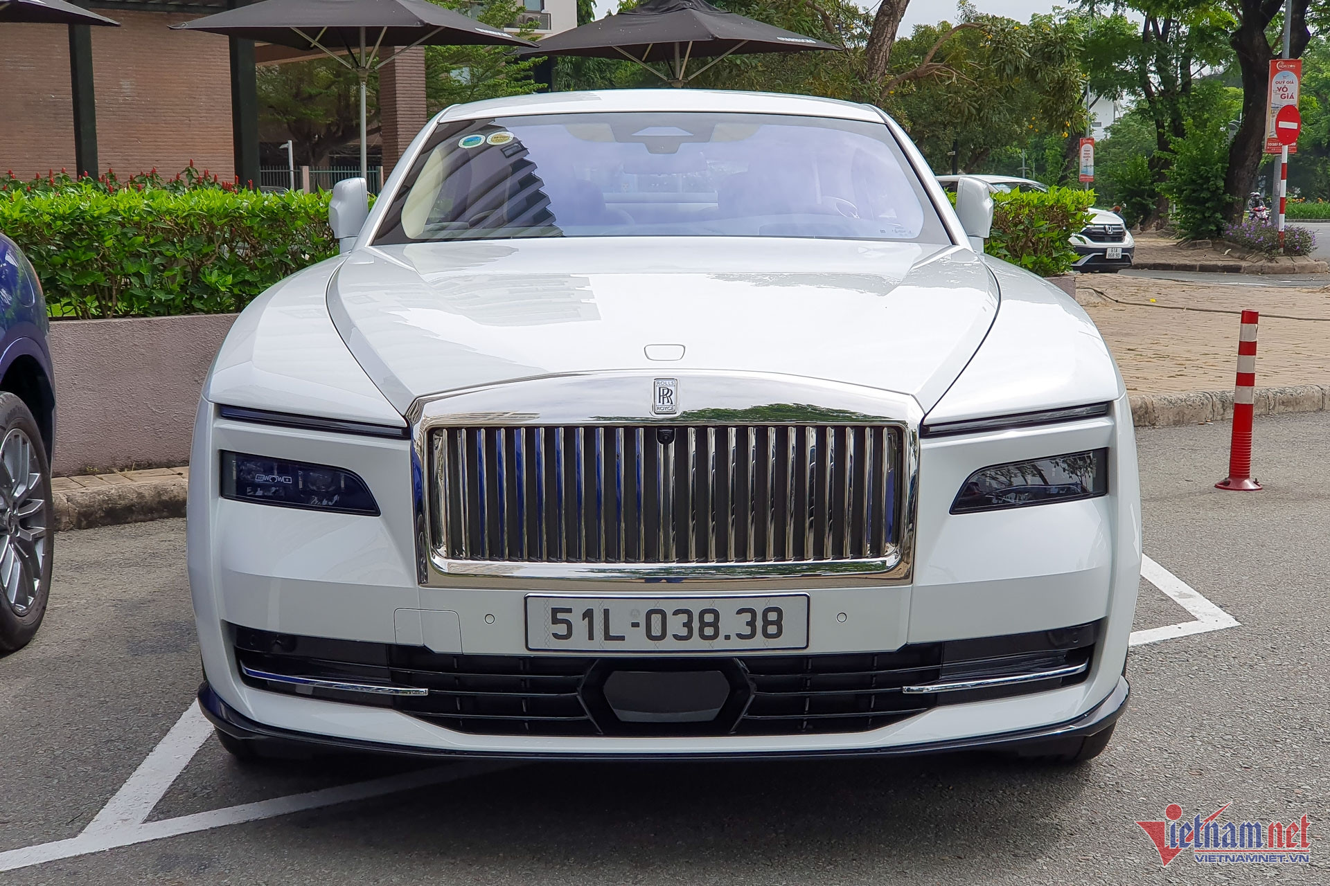 W-Rolls Royce Spectre Vietnamnet 8.jpg