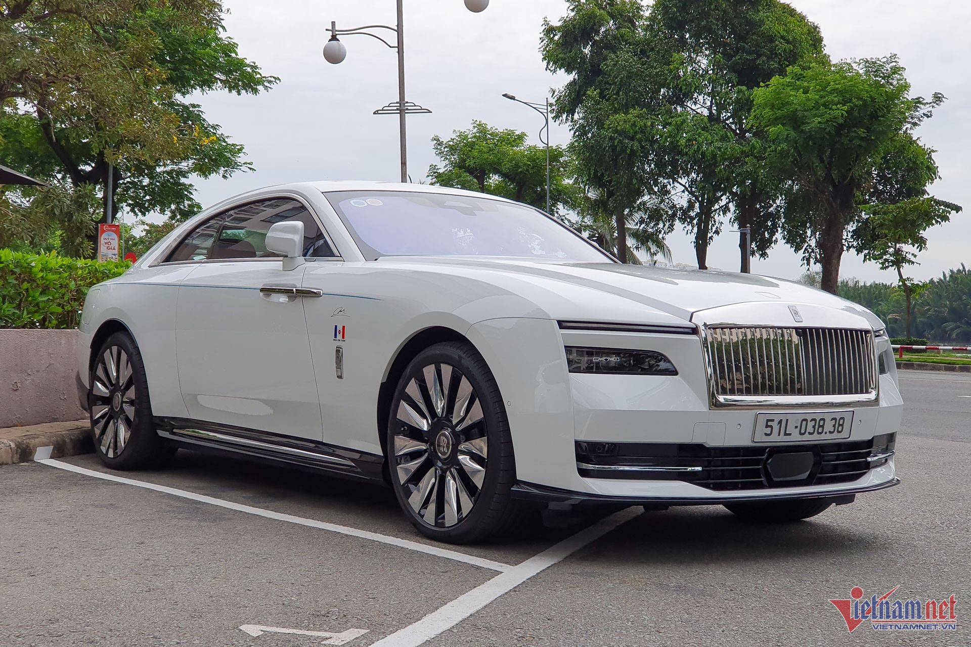 W-Rolls Royce Spectre Vietnamnet 9.jpg