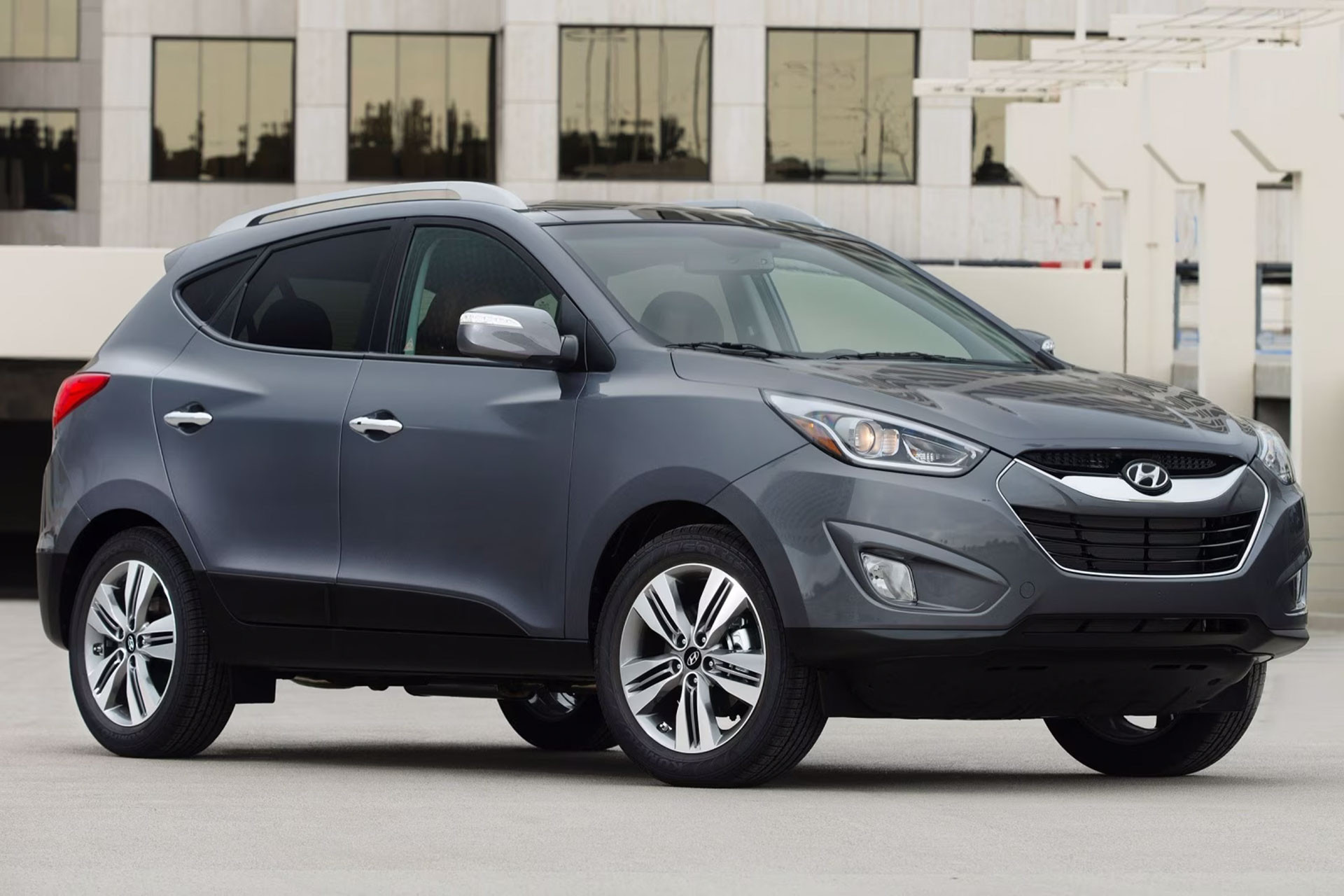 https://static-images.vnncdn.net/vps_images_publish/000001/000003/2024/12/2/hyundai-tucson-2015-119344.jpg?width=0&s=IrN4UMp_fSuR5WAfqw0ZRA