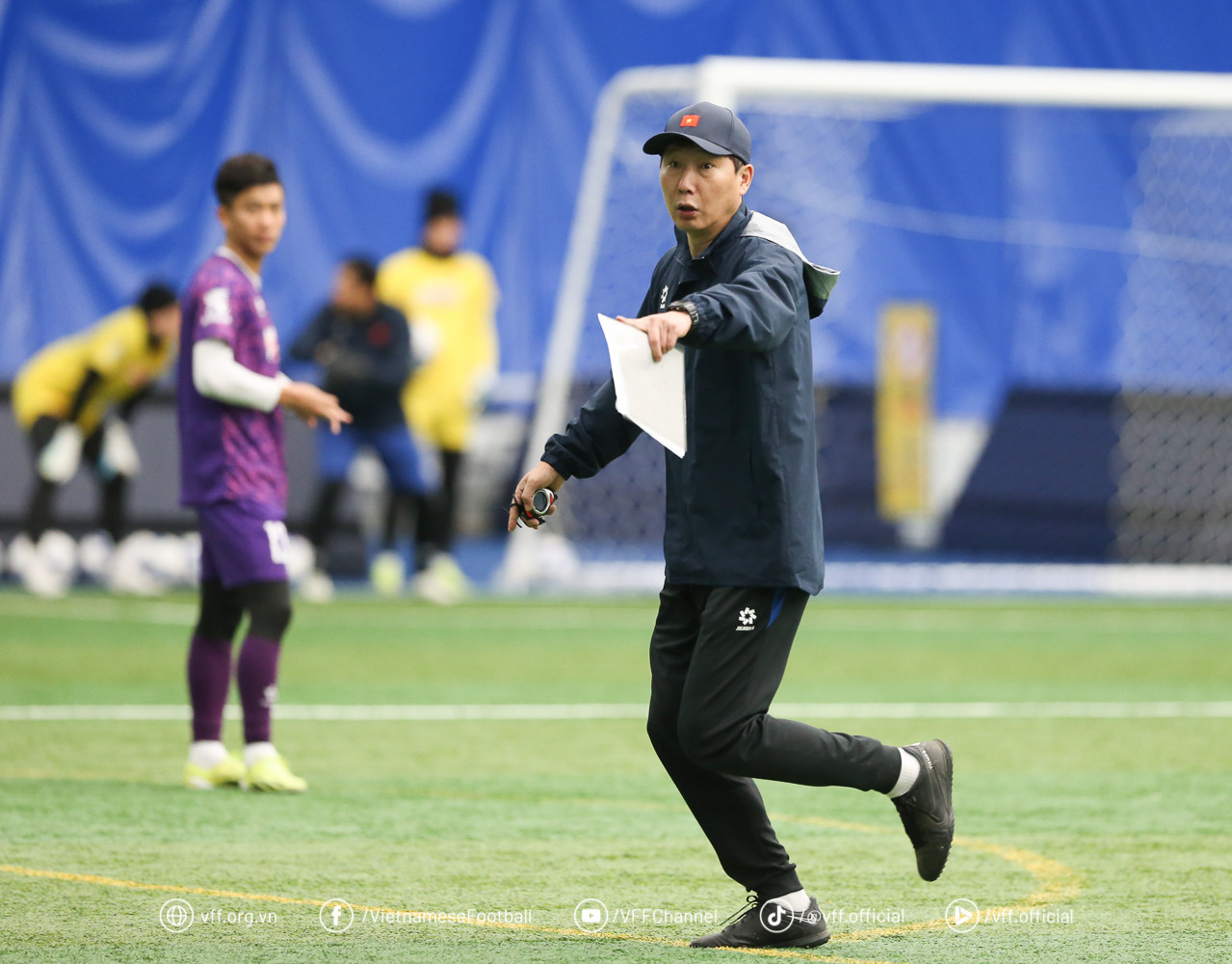 HLV Kim Sang Sik: Hãy tin tưởng tuyển Việt Nam ở ASEAN Cup 2024 kim sang sik 3.jpg