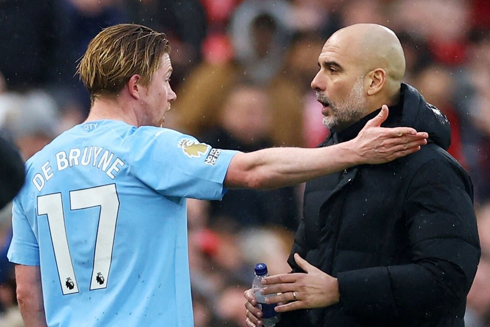 Rộ tin Pep Guardiola bất hòa với De Bruyne, Man City dậy sóng