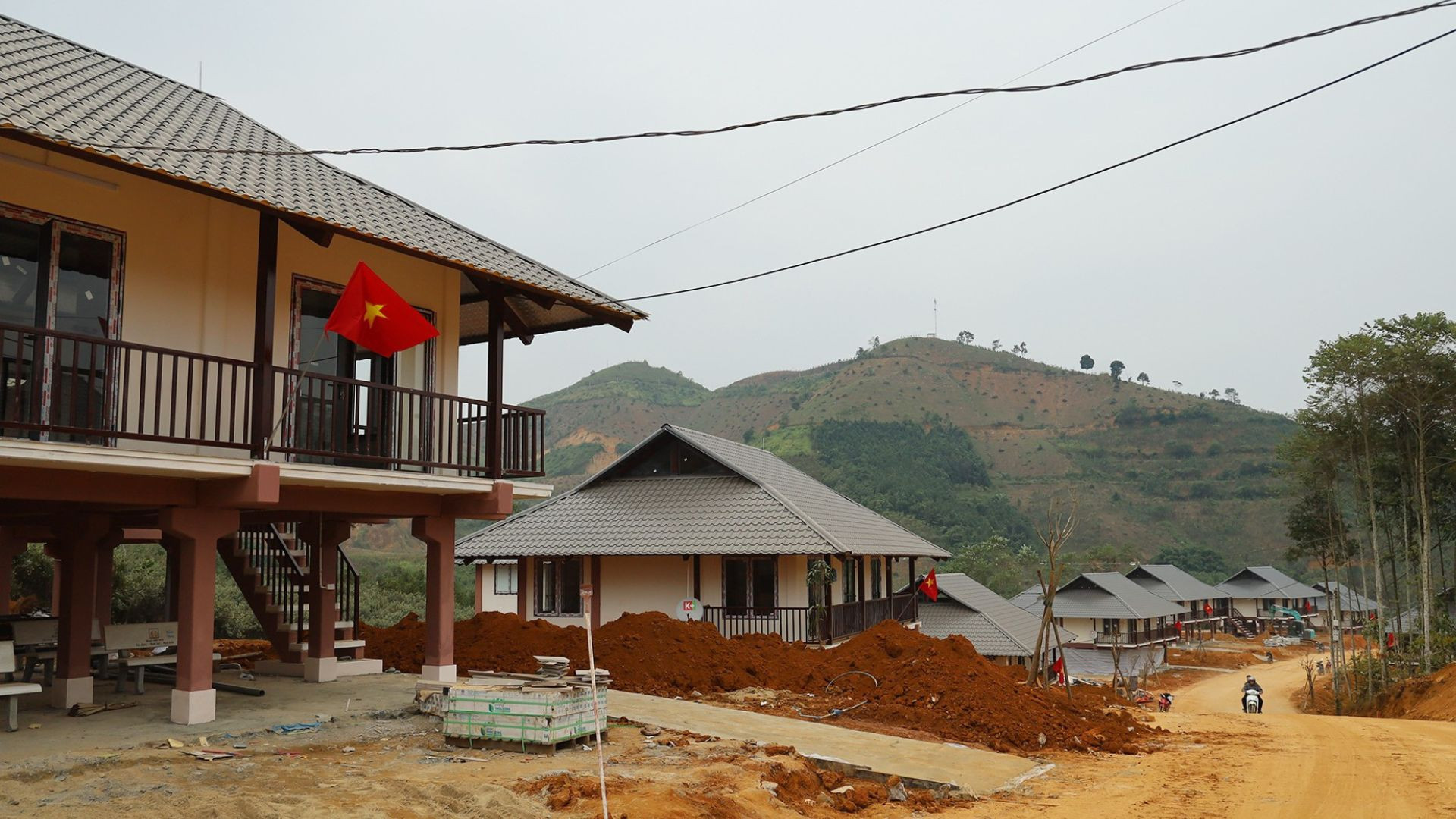 ban giao lang nu.jpg
