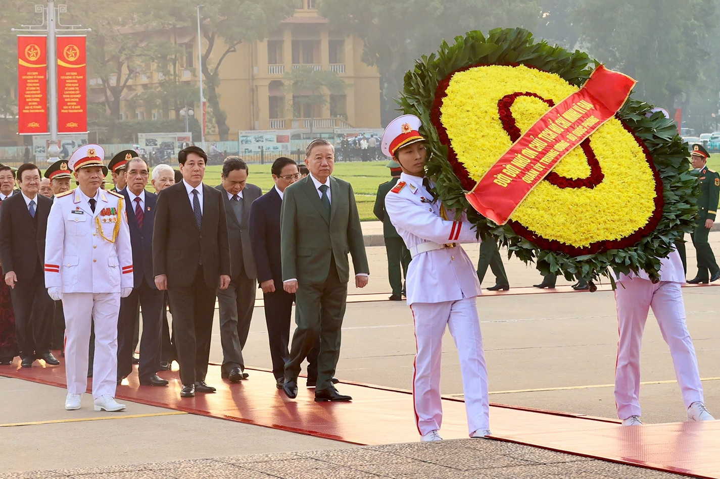 Lãnh đạo Đảng, Nhà nước viếng Chủ tịch Hồ Chí Minh và các Anh hùng liệt sĩ