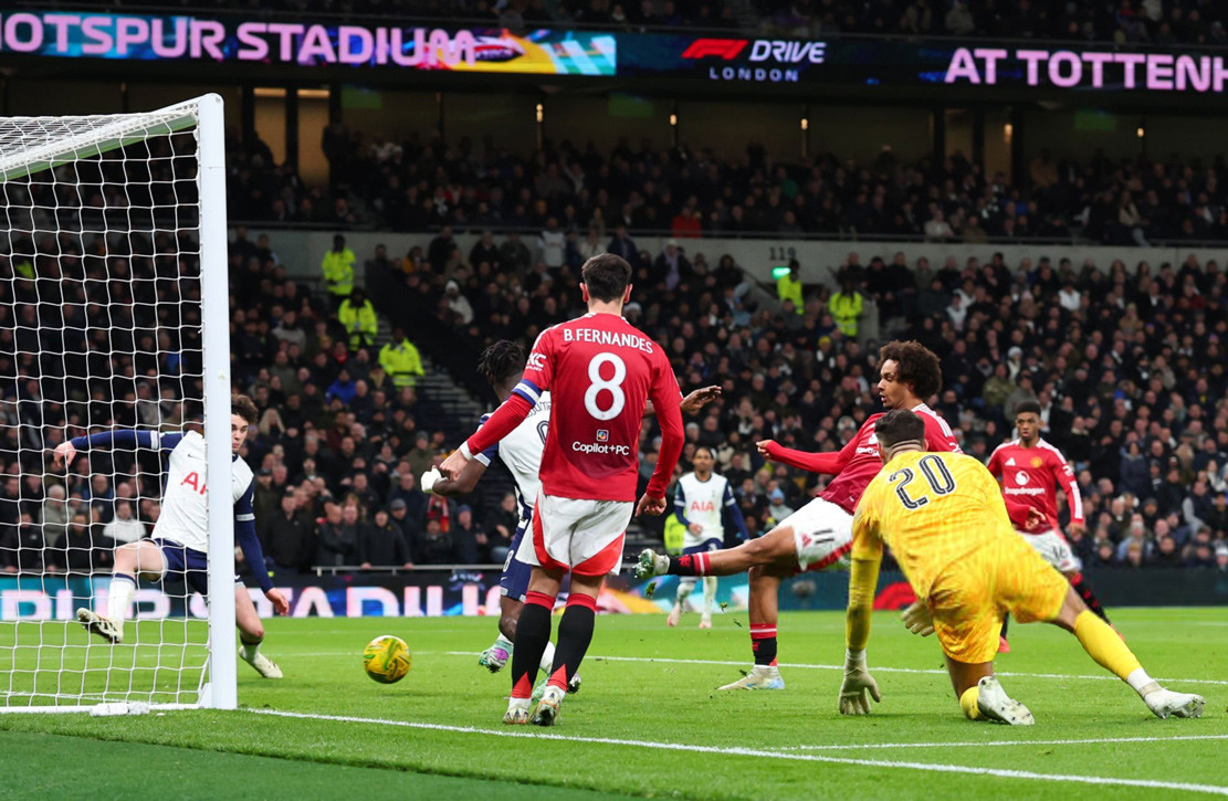 Tottenham loại MU ra khỏi cúp Liên đoàn sau màn rượt đuổi tỷ số MU Tottenham