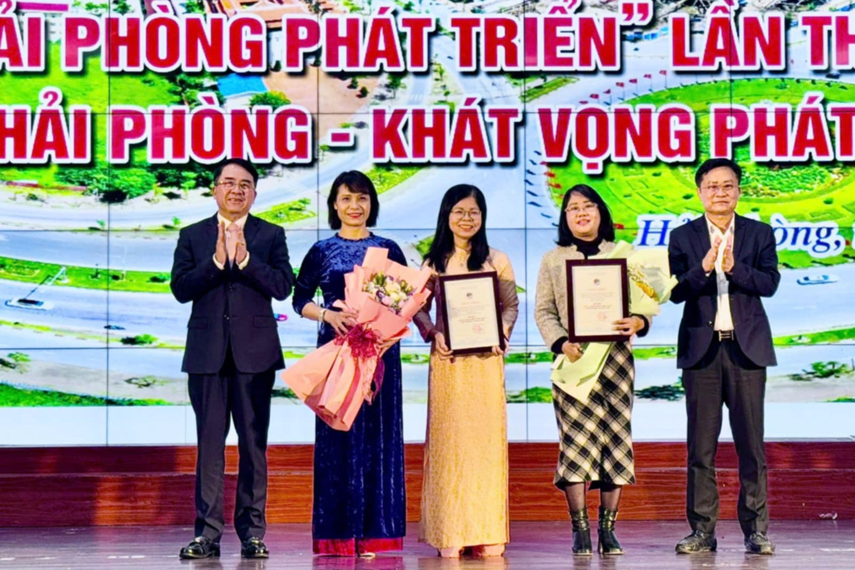 Trao Giải Báo chí “Vì một Hải Phòng phát triển” lần thứ 6