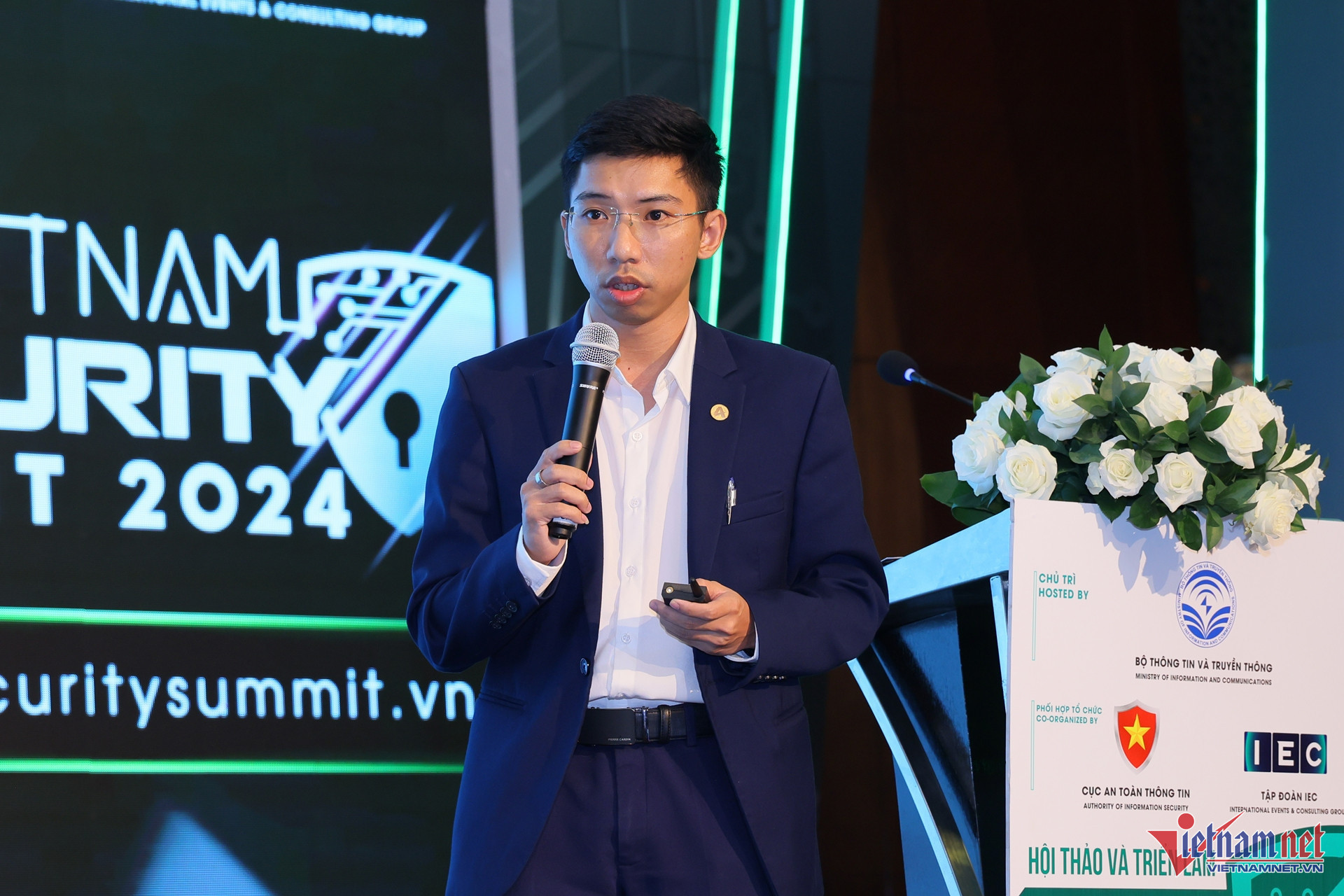 W-pham thai son 1 1175 327.jpg