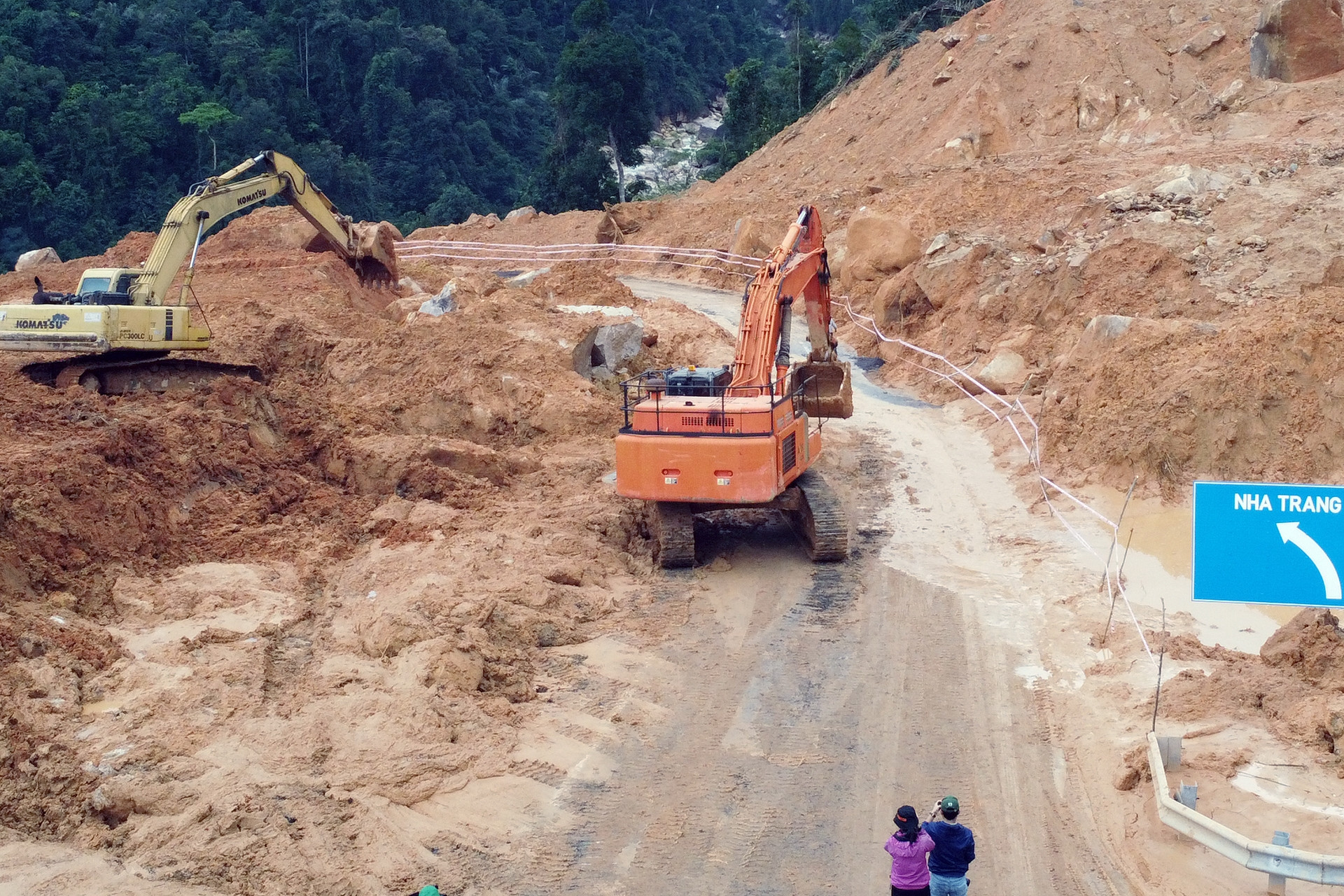 Đèo nối Nha Trang - Đà Lạt thông xe sau gần 1 tuần tê liệt do sạt lở