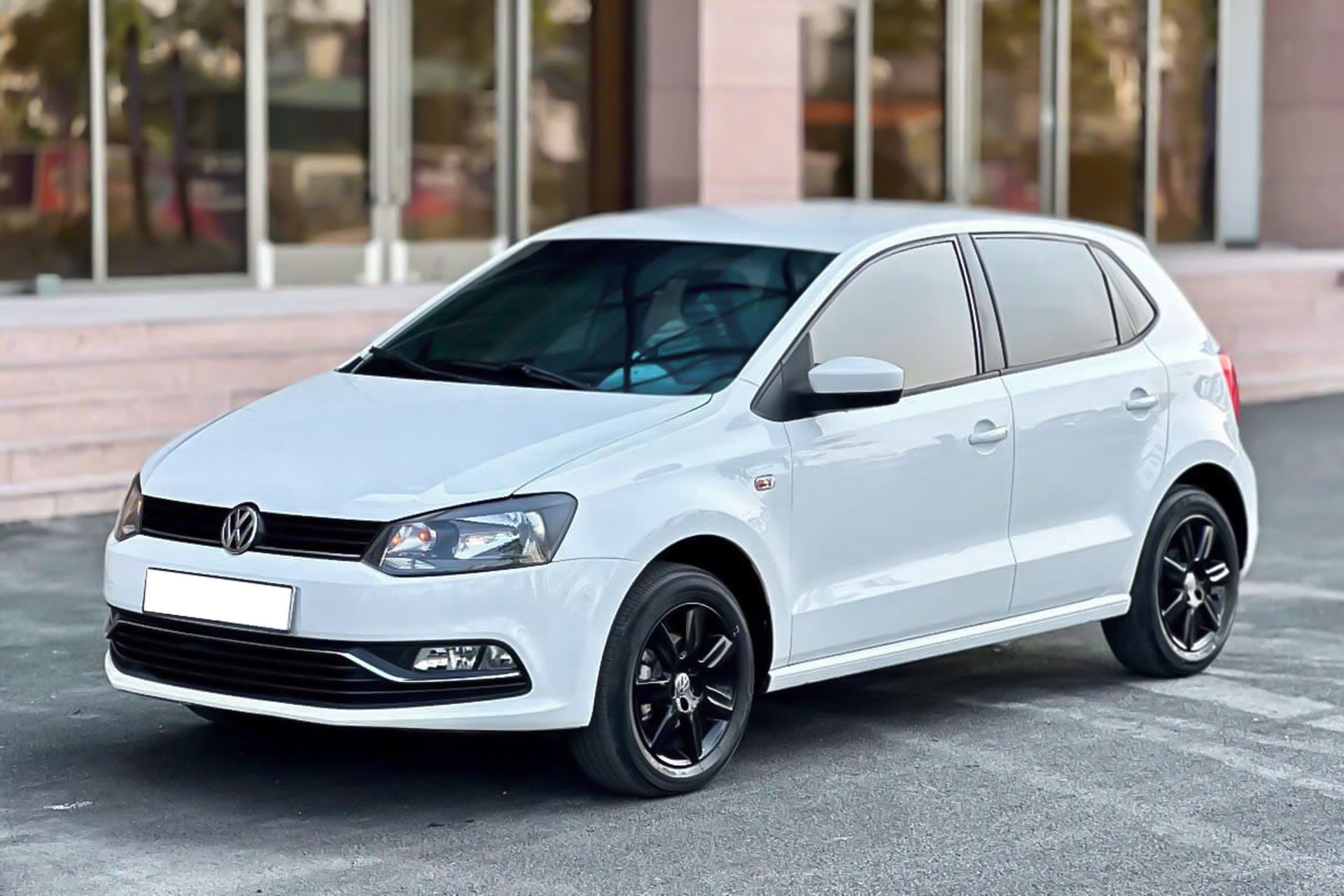 Volkswagen Polo AT 2016 giá dưới 300 triệu: Lái hay nhưng đánh đổi về trang bị