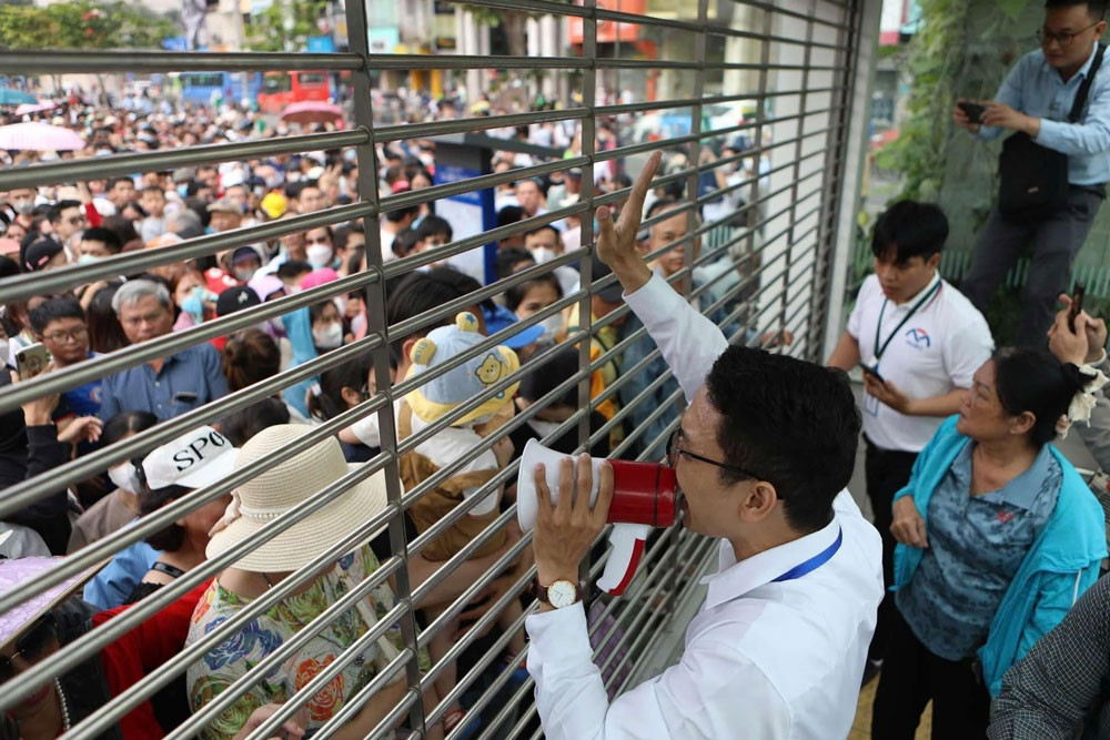 Nghìn người dân TPHCM chen chân trải nghiệm metro số 1 Bến Thành - Suối Tiên