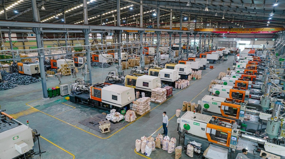 day chuyen san xuat san pham phu tung pvc hien dai cua nhua tien phong 3564.jpg