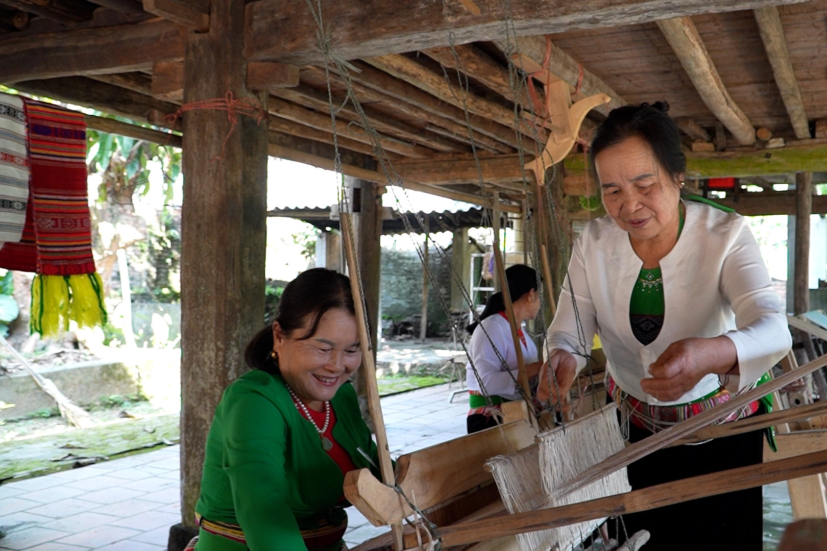 Phú Thọ nỗ lực hồi sinh nghề dệt thổ cẩm của người Mường