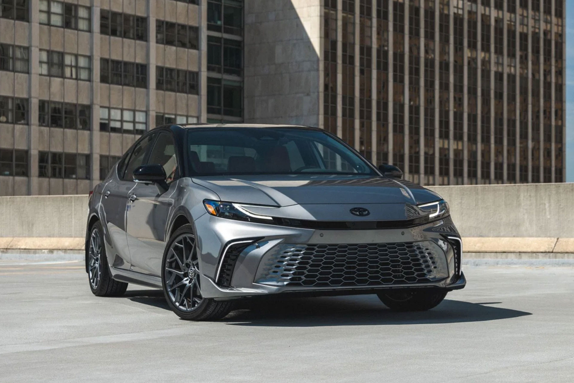 Toyota Camry 2025 39.jpg