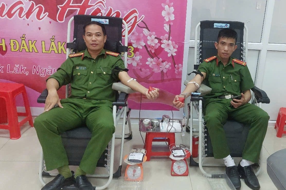 2 cán bộ công an xã ở Đắk Nông vượt gần 70km để hiến máu cứu người