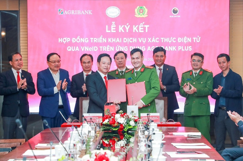 Agribank triển khai dịch vụ xác thực điện tử qua VNeID