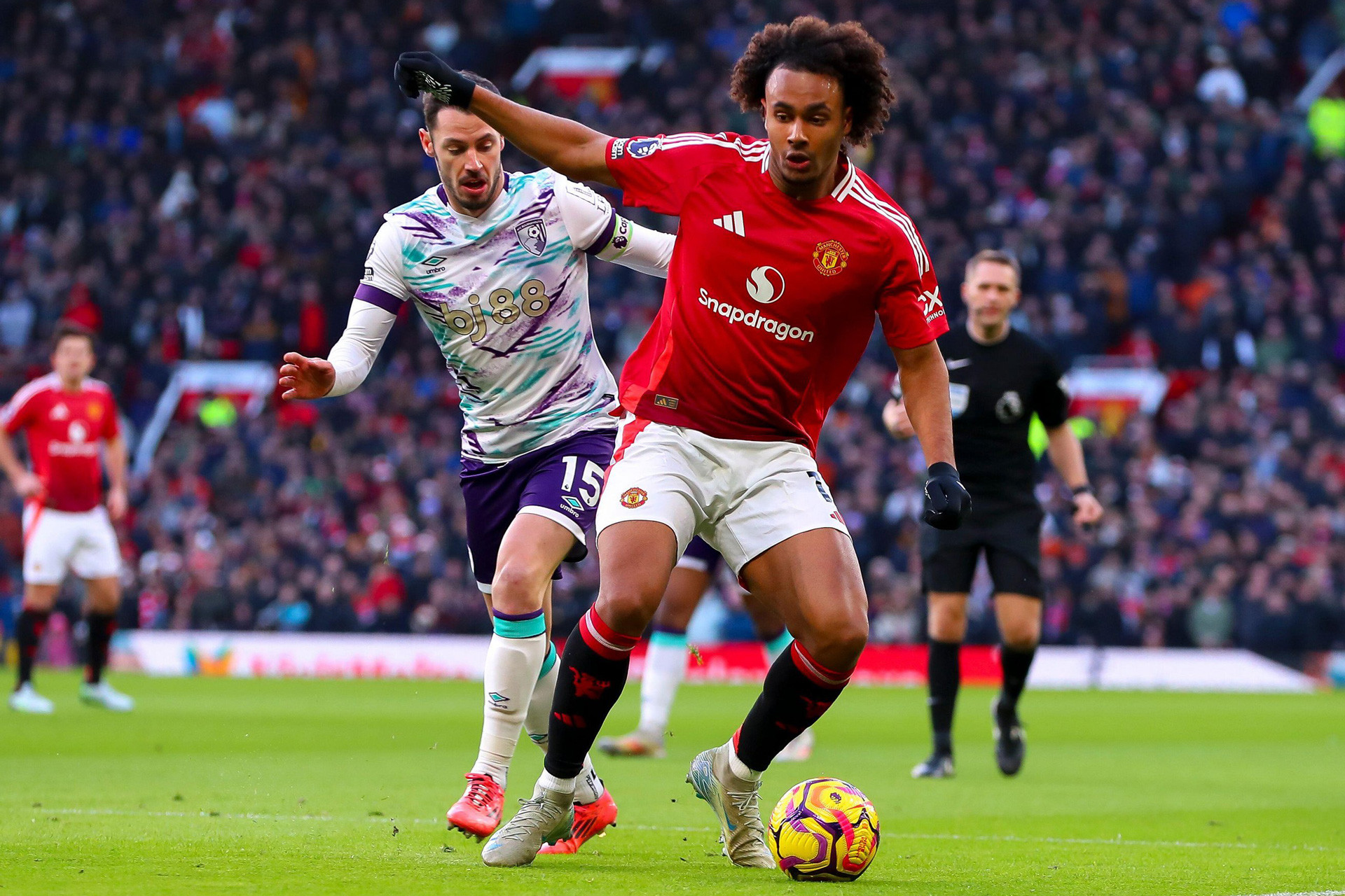 Alamy. Zirkzee MU Bournemouth.jpg