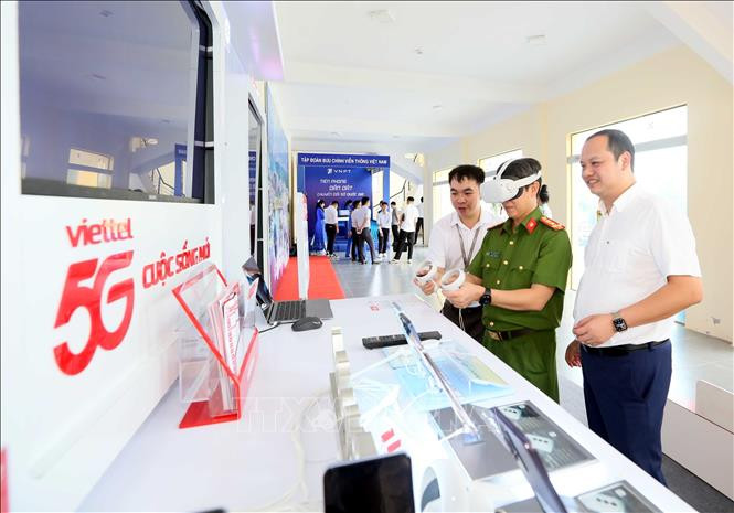 bo-chinh-tri-ra-nghi-quyet-ve-phat-trien-khoa-hoc-cong-nghe-va-chuyen-doi-so-bbf9caaa6b794d4da576d5cdec88aca0-137118.jpg?width=0&s=-8Qxsc26hdBIdP9e5eEBxg