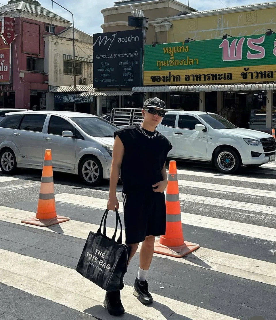 HIEUTHUHAI, Michael Jackson, cong nuong Diana, tat mang giay tay, tat trang, doanh nhan Luong Hoang Anh anh 3