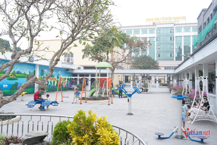 W-trung tam y te thanh son.png