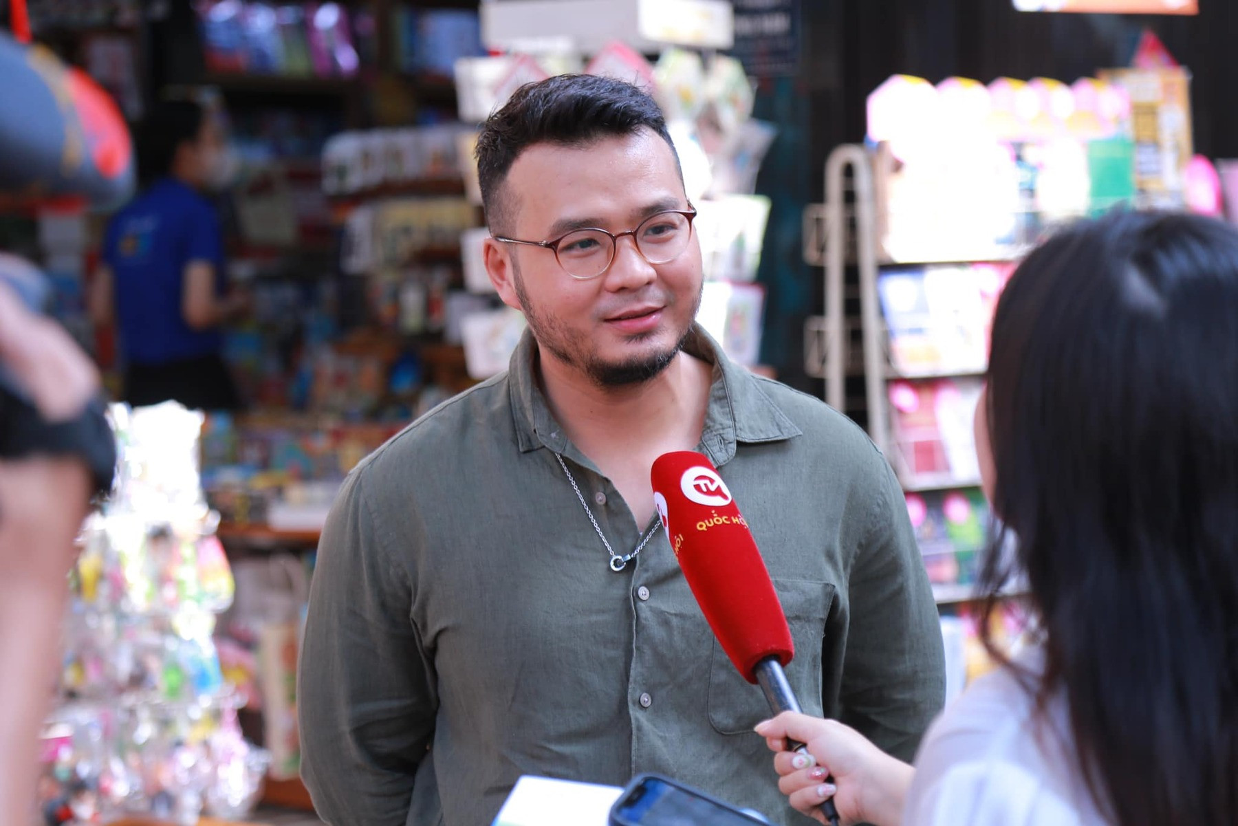 Anh Khoa va tac pham 2 (1).jpg