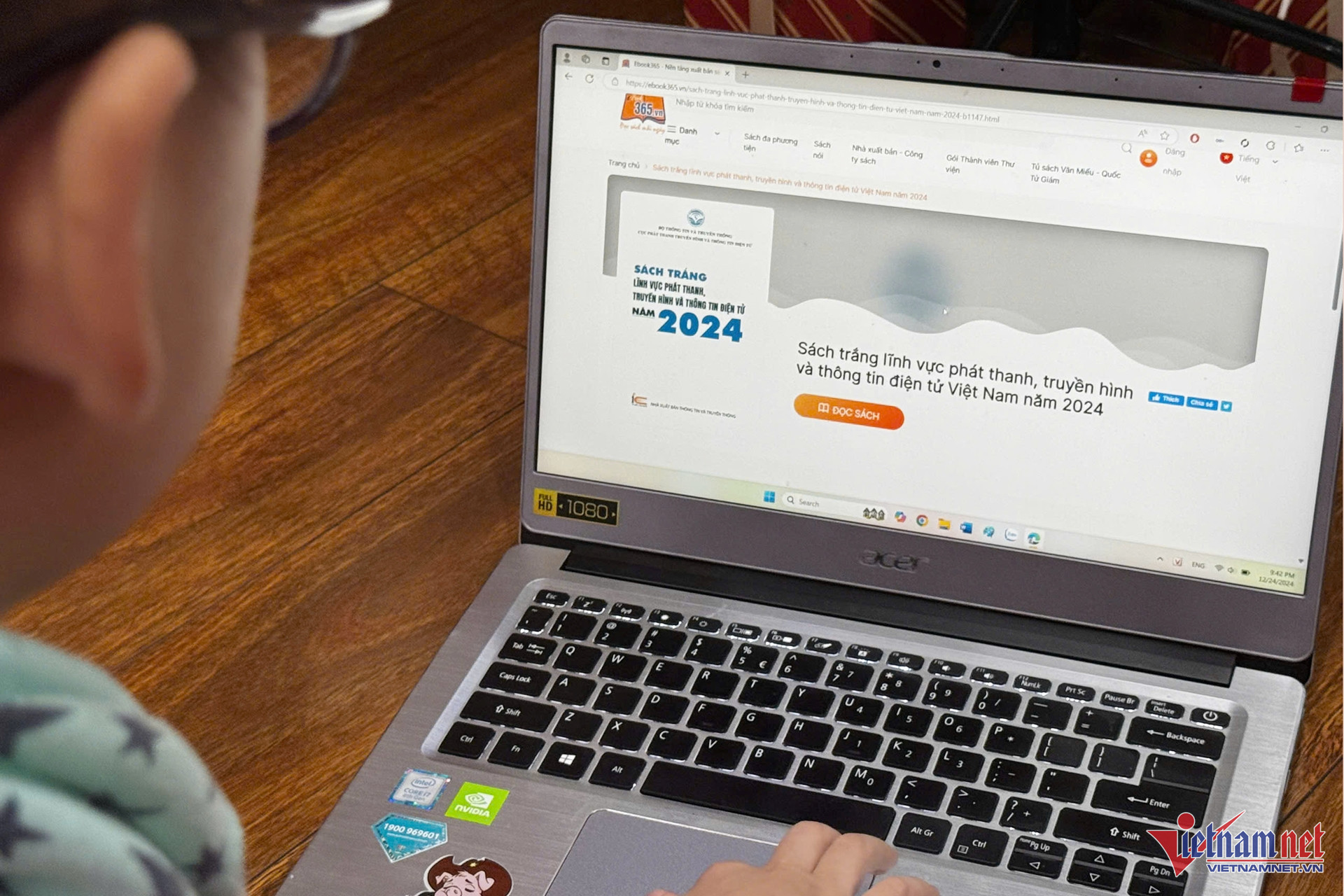 Lần đầu phát hành sách trắng về phát thanh, truyền hình và thông tin điện tử W-sach dien tu.jpg