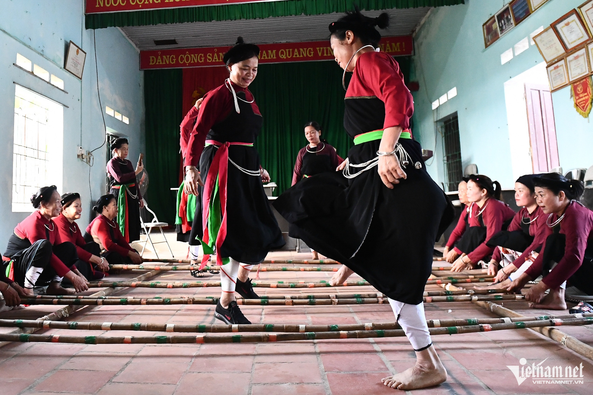 W-xa hoi so kinh te so 9.jpg