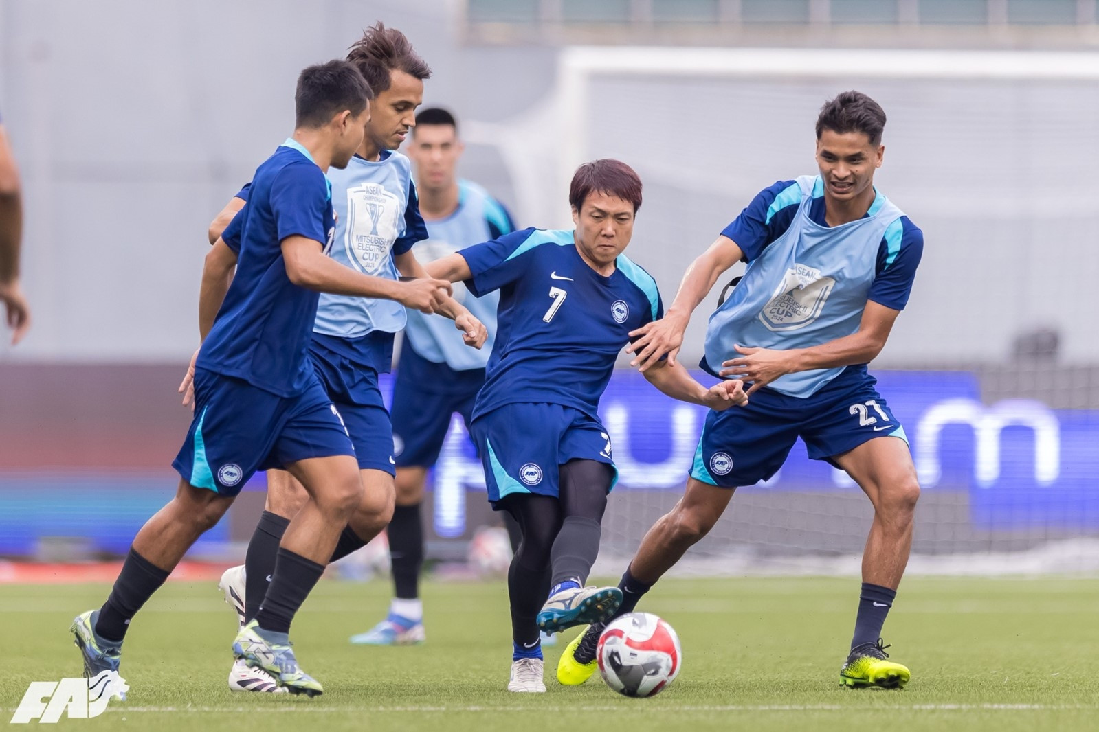 Lịch thi đấu bóng đá hôm nay 12/2: Hấp dẫn V-League, nóng Ngoại hạng Anh