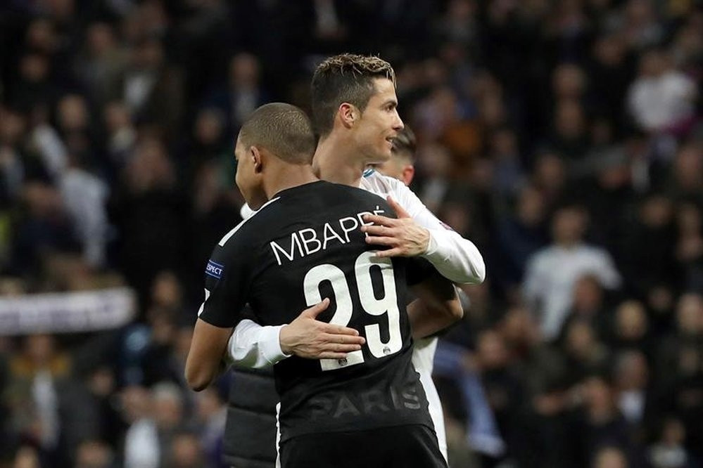 MU chấm dứt hợp đồng với Ronaldo ngay lập tức