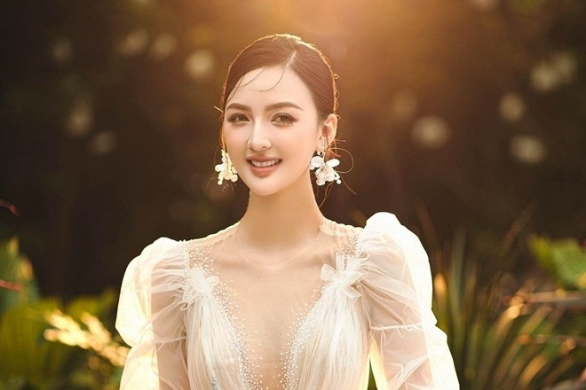 Nữ sinh hàng không 'xinh như búp bê' gây chú ý ở Hoa hậu Quốc gia Việt Nam