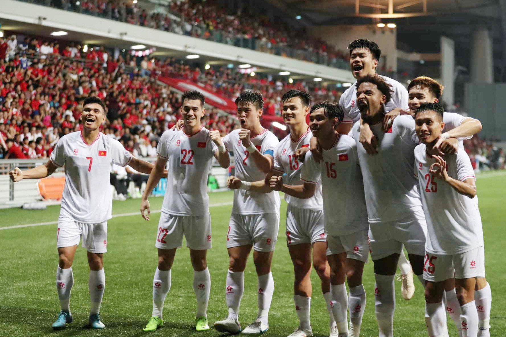 Video bàn thắng Singapore 0-2 Việt Nam: Bùng nổ cùng Xuân Son