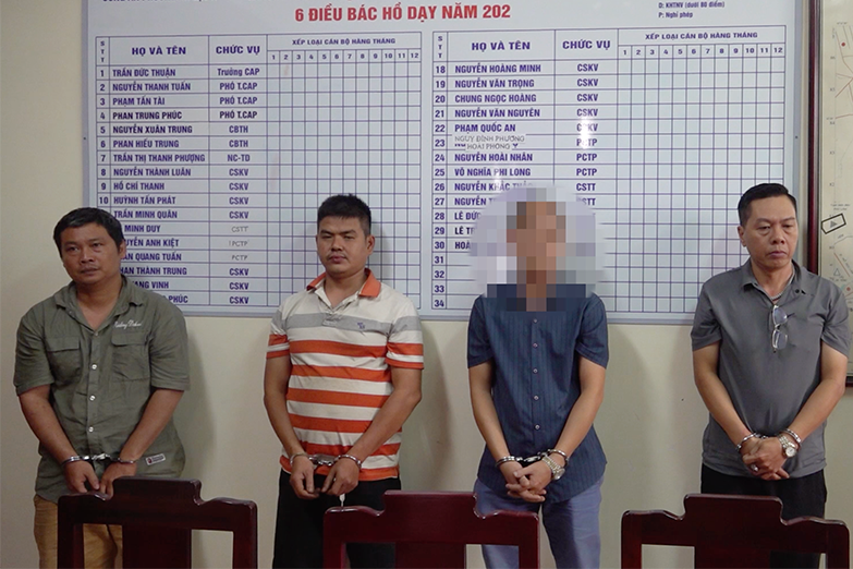 Công an TPHCM bắt 16 đối tượng buôn bán chất độc xyanua